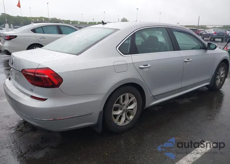 2017 Volkswagen Passat 1.8T S z USA, uszkodzony, nr VIN 1VWAT7A38HC064419